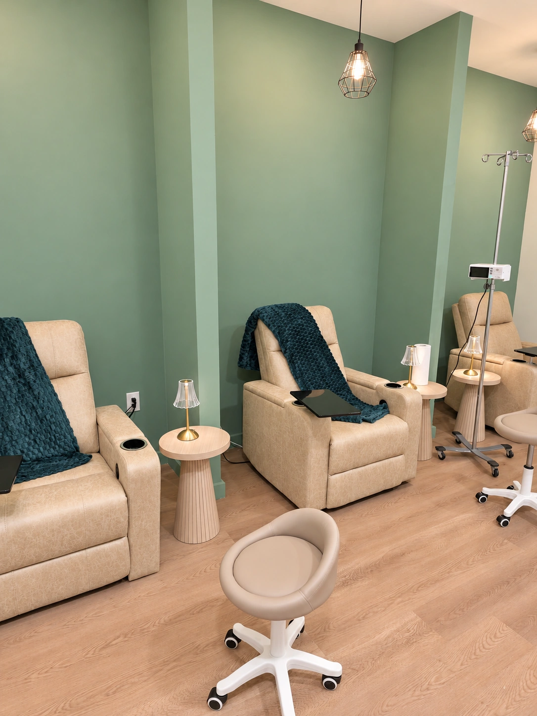 Ivy Lounge clinical treatment area and cozy seating